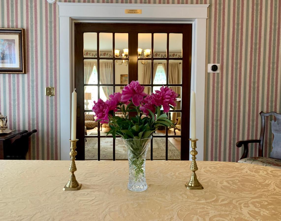 Grand Colonial Bed And Breakfast Herkimer Exterior photo