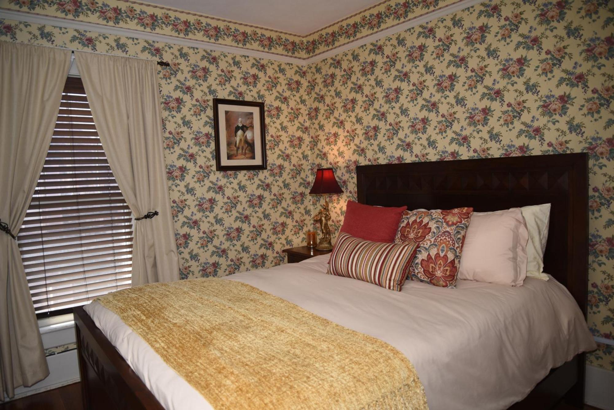 Grand Colonial Bed And Breakfast Herkimer Exterior photo