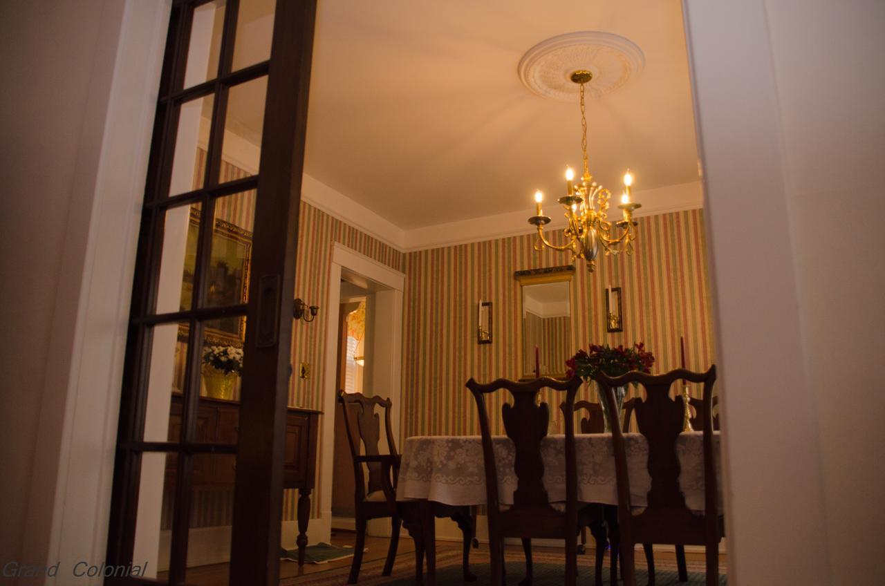 Grand Colonial Bed And Breakfast Herkimer Exterior photo
